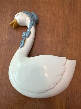 Burwood product company, vintage goose with bonnet wall pocket
